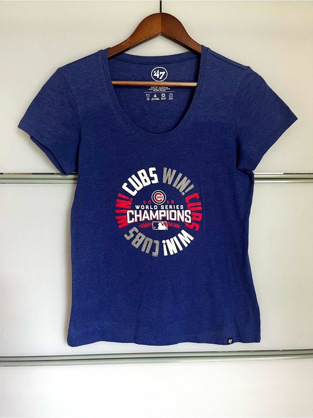 ⚾️ ‘47 Brand Chicago Cubs 2016 World Series Champions Scoop Neck Tee Small ❤️💙